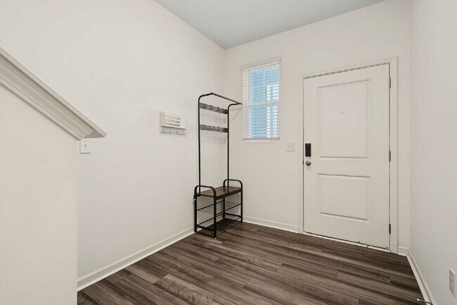 Foto del edificio - Furnished 3-Bed Townhouse in Durham