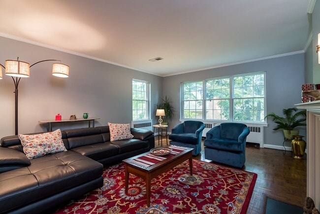 Building Photo - Prominent Detached Home on Corner Lot in N...