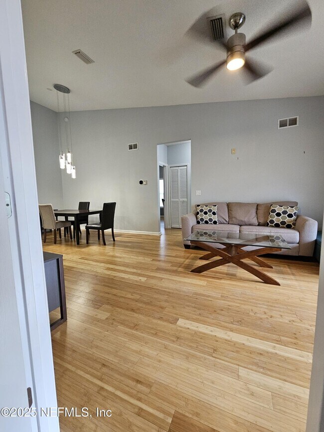 Foto del edificio - 8235 Lobster Bay Ct