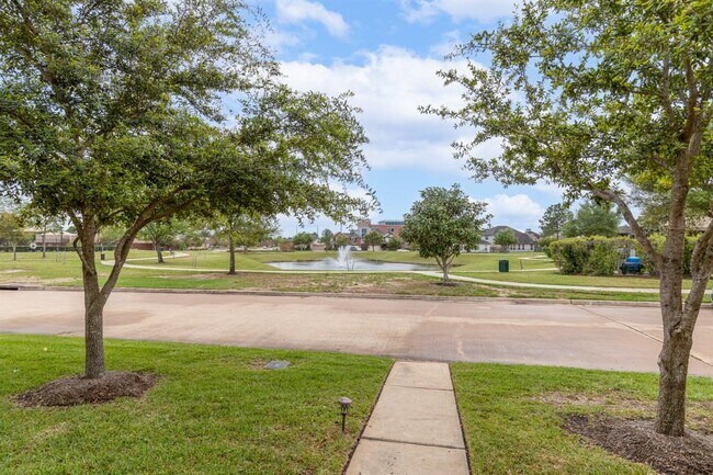 Building Photo - 9142 Sunlight Oak Ln