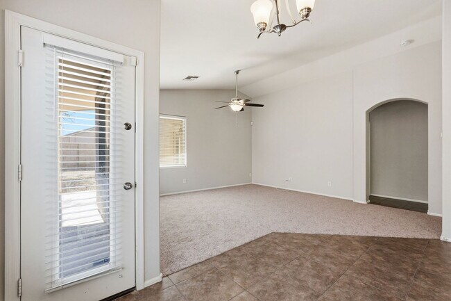 Foto del edificio - 40381 W Robbins Dr