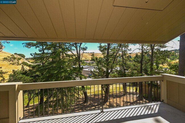 Foto del edificio - 2075 Ascot Dr