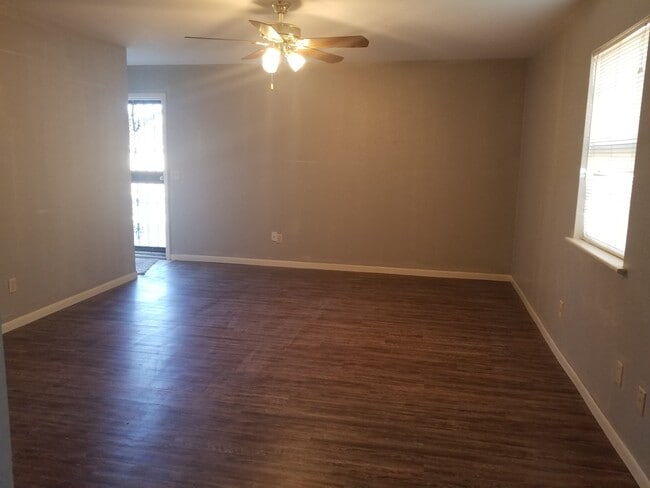 Building Photo - 3600 Hawthorne Dr