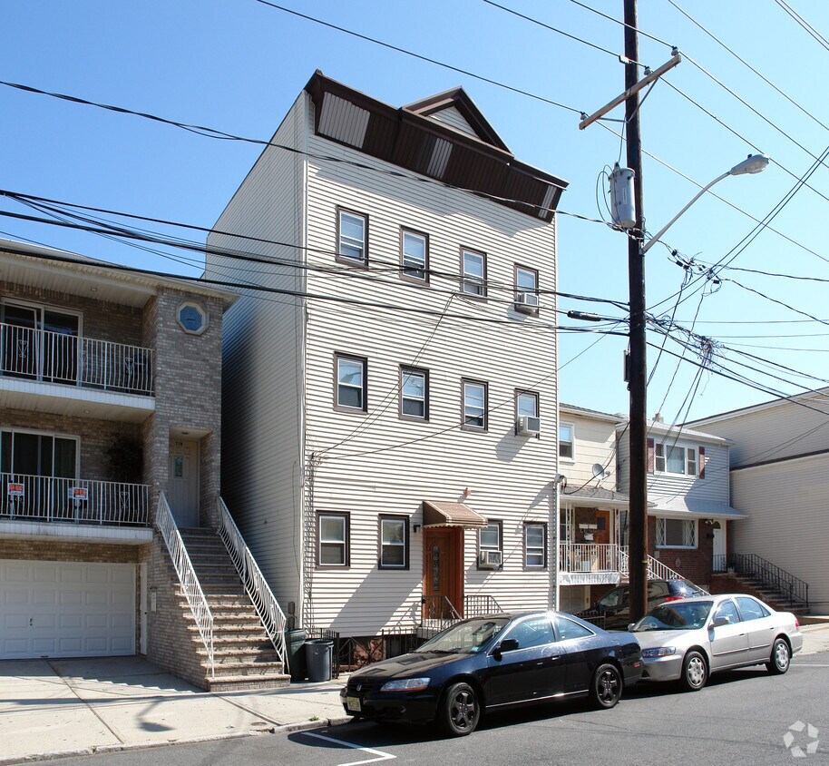 Primary Photo - 116-118 70th St