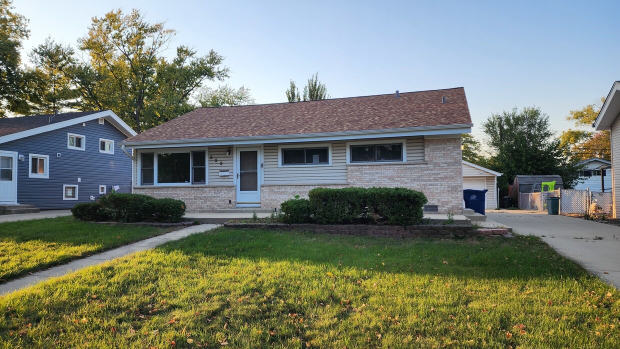 Primary Photo - 636 W Sunset Dr