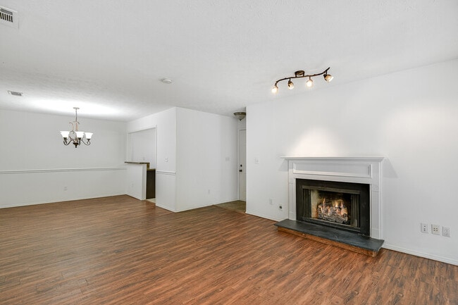 Building Photo - 1210 Augusta Dr