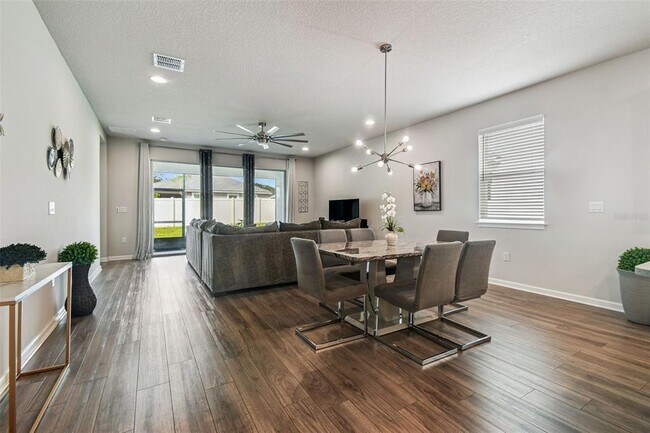 Foto del edificio - 11514 Cedar Valley Dr