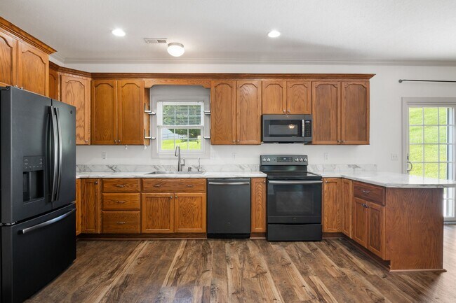 Foto del edificio - Gorgeous 3 Bedroom, 2.5 Bath End-Unit Town...
