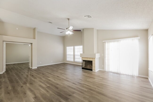 Building Photo - 2732 W Gila Ln