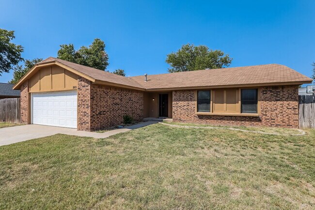 Building Photo - 1801 Morren Dr