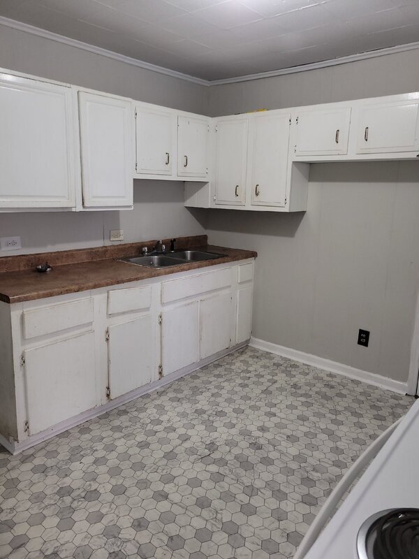 Building Photo - 3313 Mary Dr