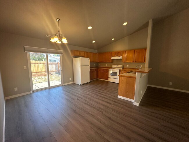 Foto del edificio - COMING SOON 3 Bedroom 2 Bath Single Family...