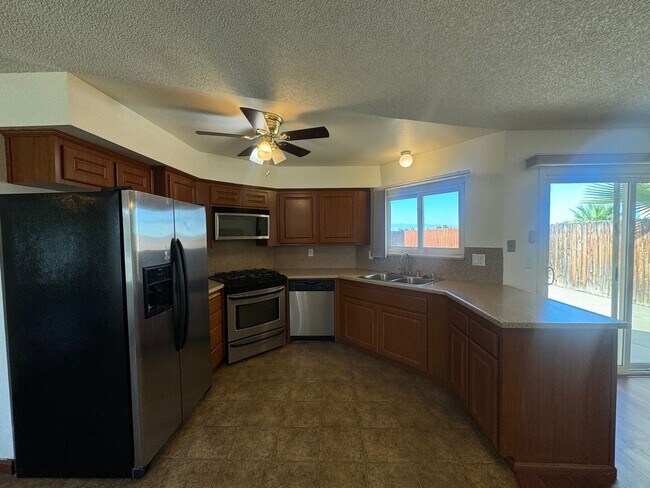 Foto del edificio - Southwest 4 bedroom with Solar