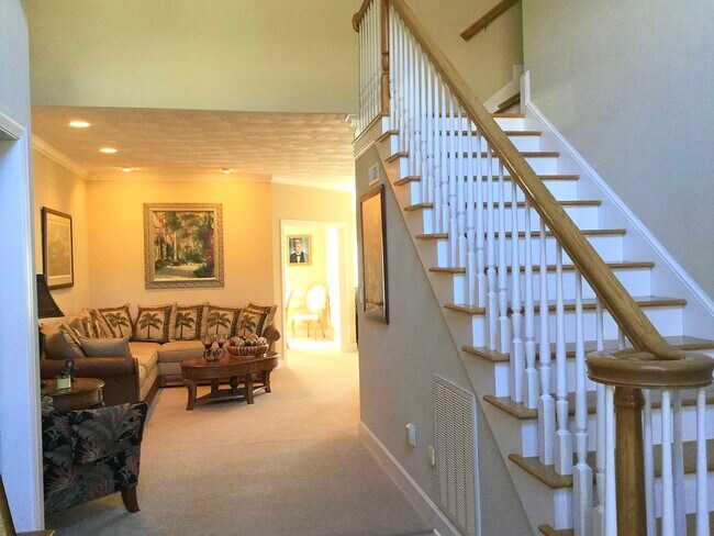 Vestíbulo de techo de dos pisos - 4074 Overlook Trail Dr