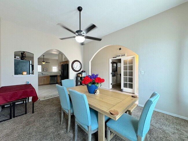 Building Photo - Northeast El Paso 4 Bed Refrig A/C