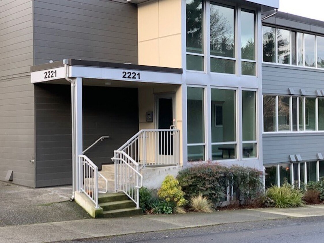 Primary Photo - Queen Anne 20 Condo