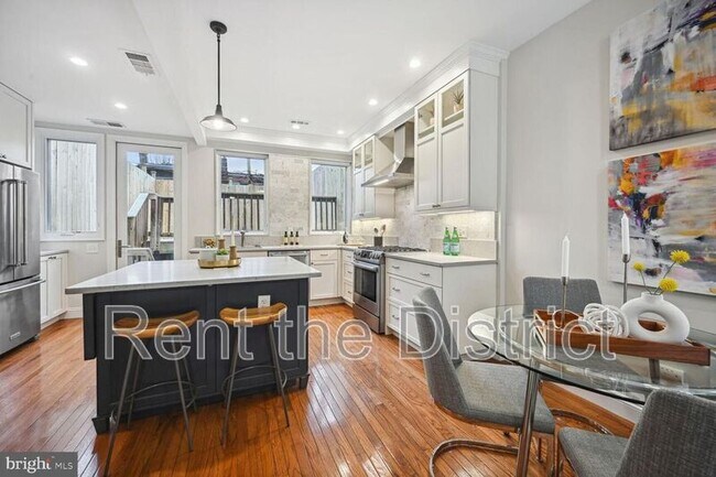 Foto del edificio - 1313 Corbin Pl NE