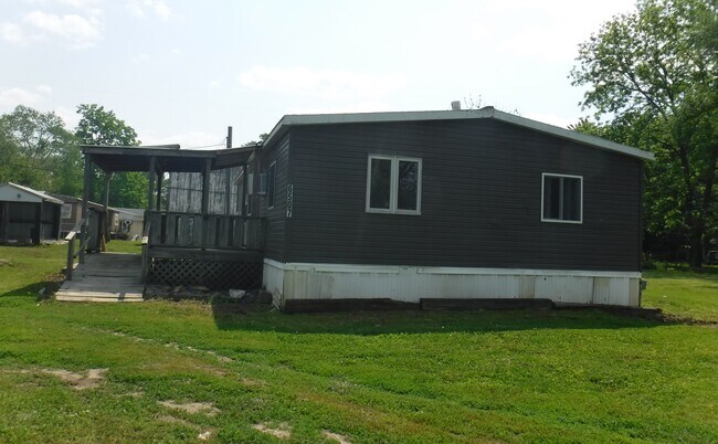 Building Photo - 6507 Lake Ave