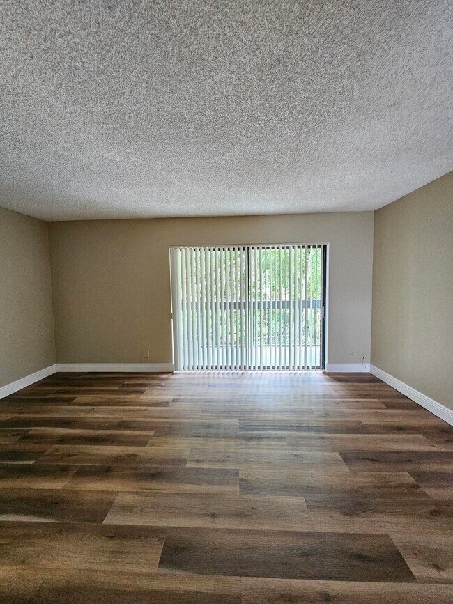 Foto del edificio - 1850 N Congress Ave