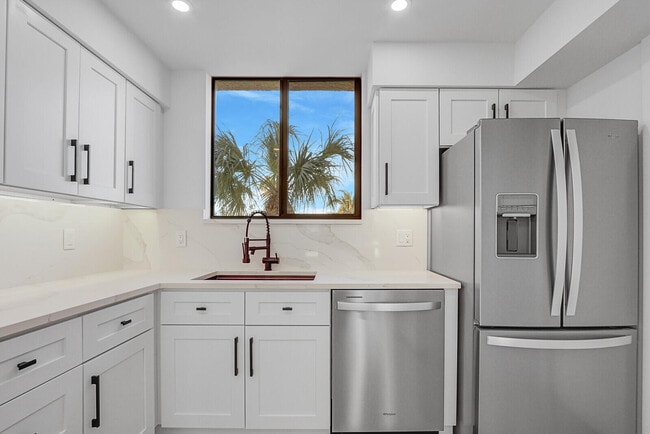 Foto del edificio - 200 Ocean Trail Way