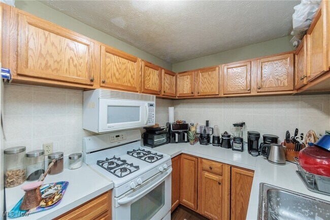 Foto del edificio - 25735 Lorain Rd