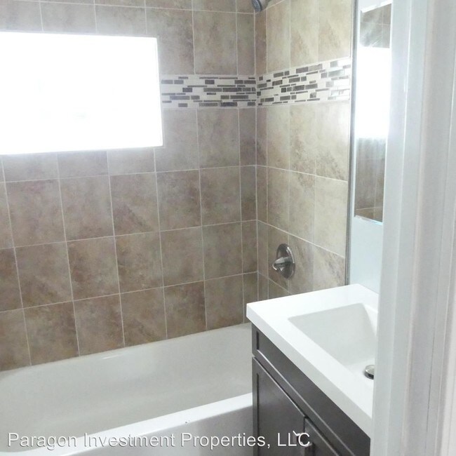 Foto del edificio - 1042 W 105th St