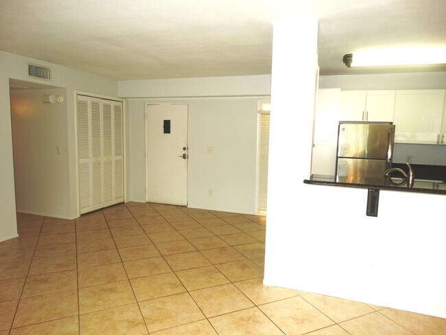 Building Photo - 1845 Robalo Dr