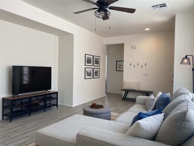 Foto del edificio - 3b/2ba FULLY FURNISHED in Ocotillo Landing!!