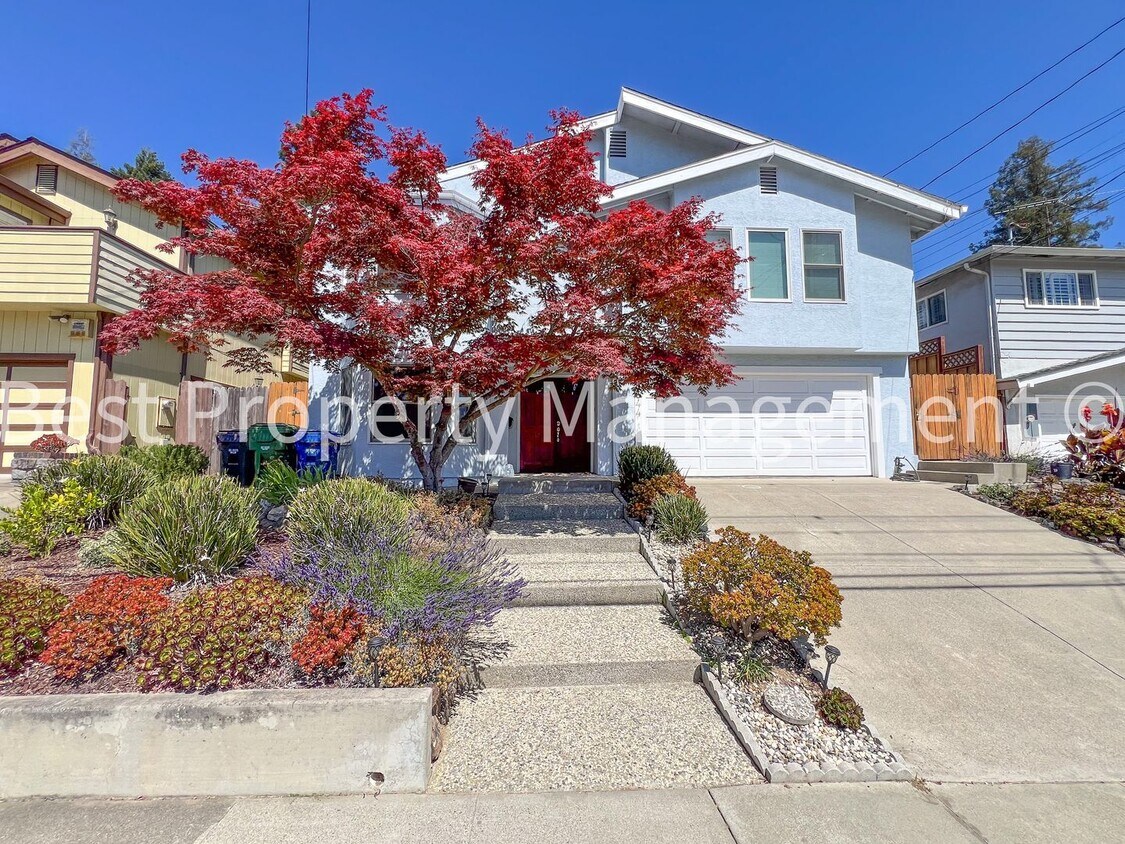 Foto principal - 18344 Redwood Rd