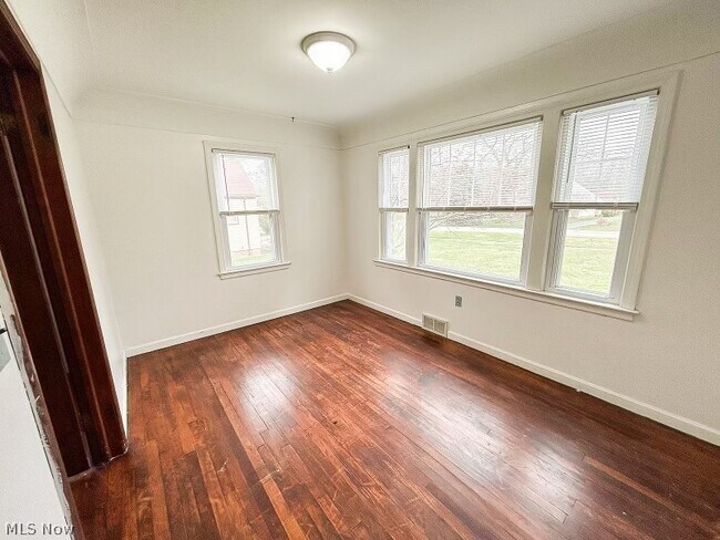 Foto del edificio - 4174 Root Rd