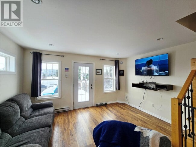 Building Photo - 980 Tamarack Dr