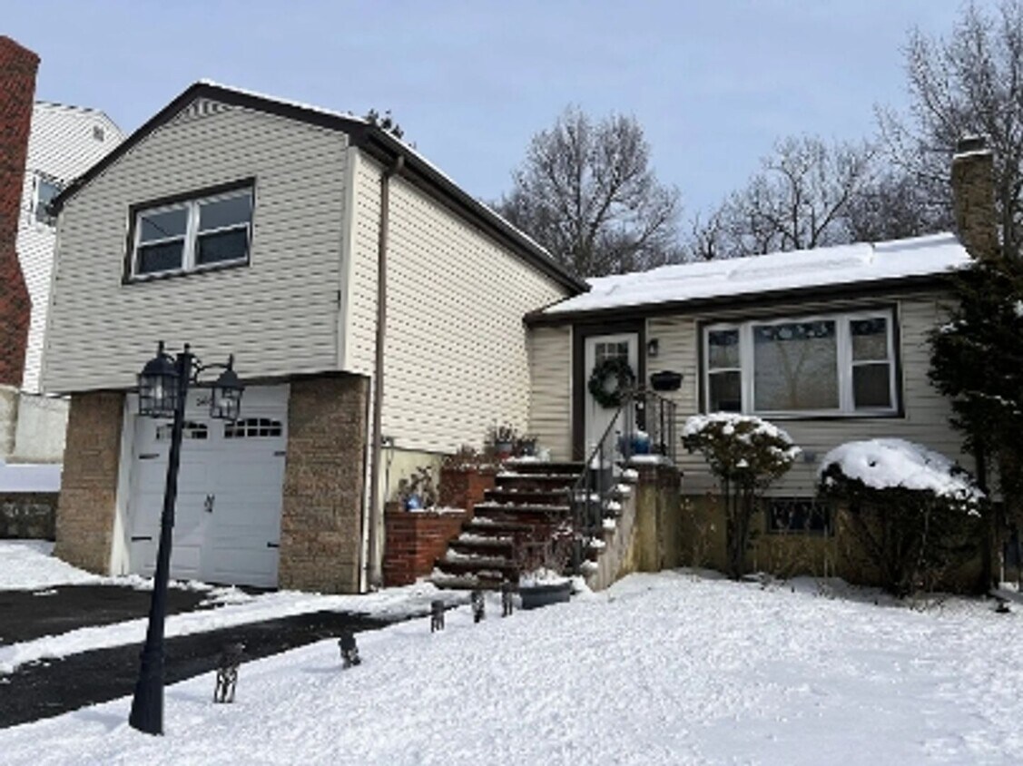 Foto principal - House for Rent in Stoneham!