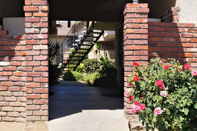 Building Photo - Winery Garden Apartments