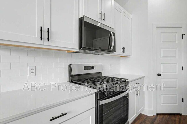 Building Photo - 512 W Canada Dr