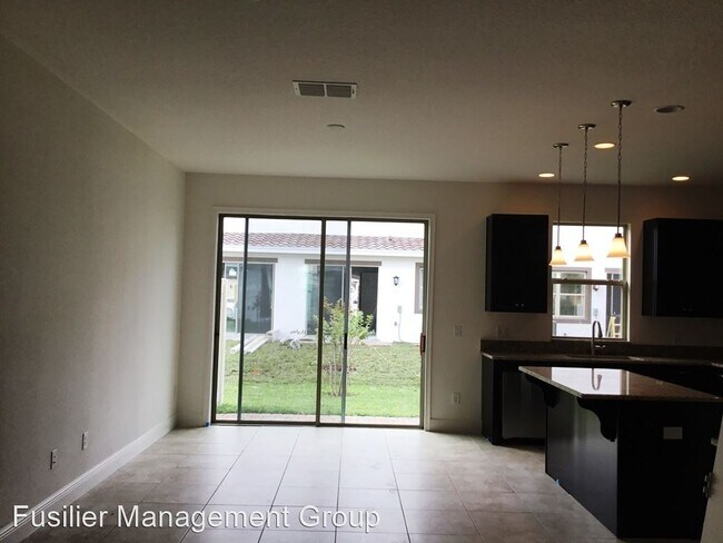 Foto del edificio - 3 br, 2.5 bath House - 14075 Helsby St