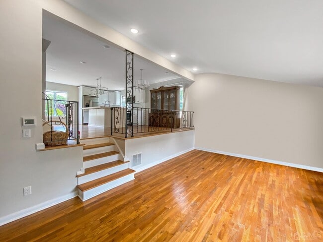 Building Photo - 5 Innes Rd