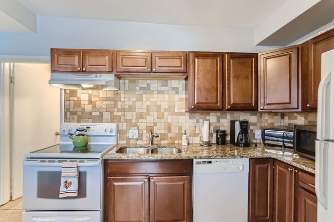 Building Photo - Downtown Tranquility: 2BDR Escape in Lafayette