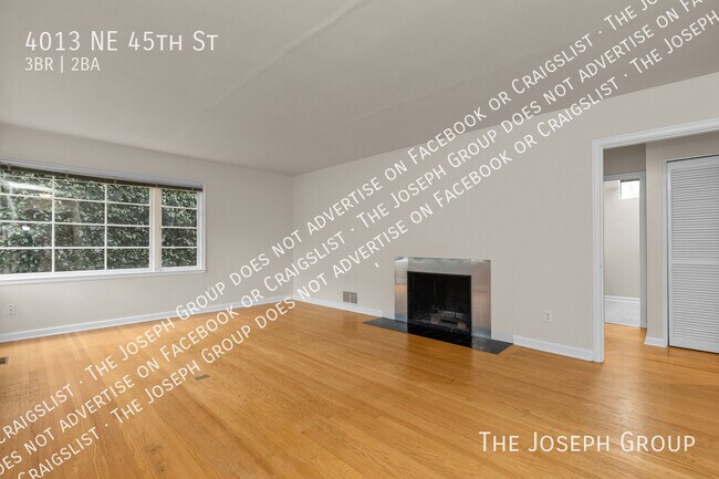 Building Photo - 4013 NE 45th St