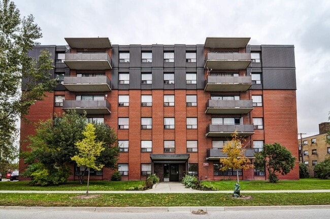 Building Photo - 1555 Birchmount Rd
