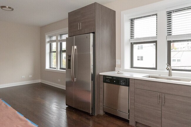 Foto del edificio - 2228 N Sawyer Ave