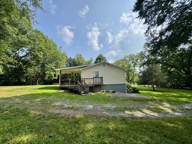 Building Photo - 612 N McDonough Rd