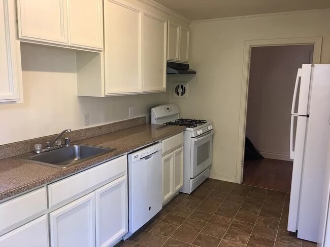Building Photo - 521 Hilmar St