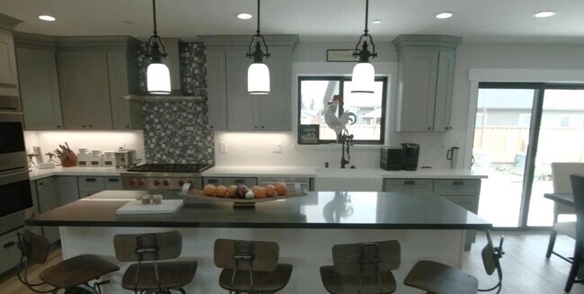 Foto del edificio - 1323 Dogwood Dr