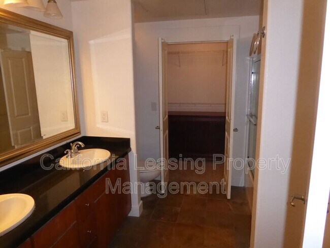 Building Photo - 24505 Town Center Dr