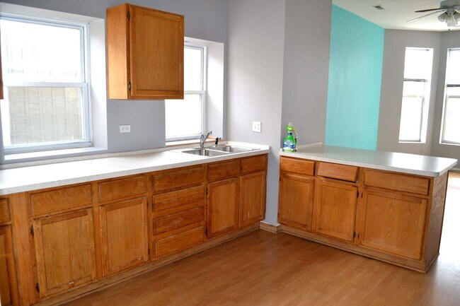 Foto del edificio - 3443 S Union Ave