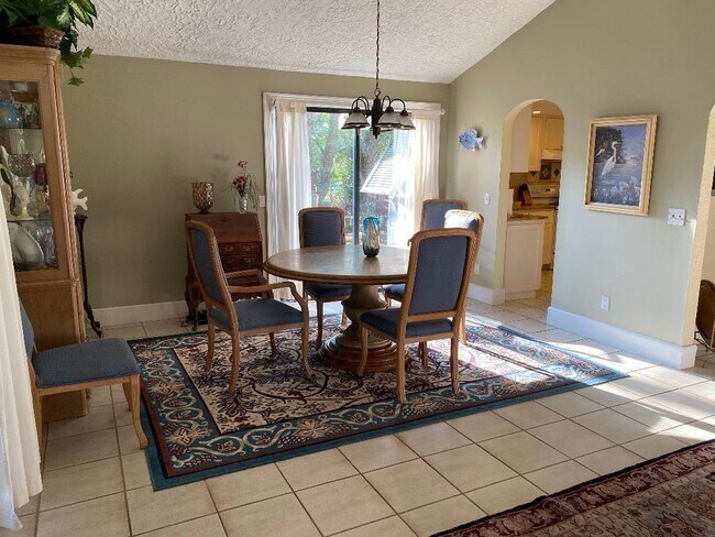 Foto del edificio - 837 Seminole Ln