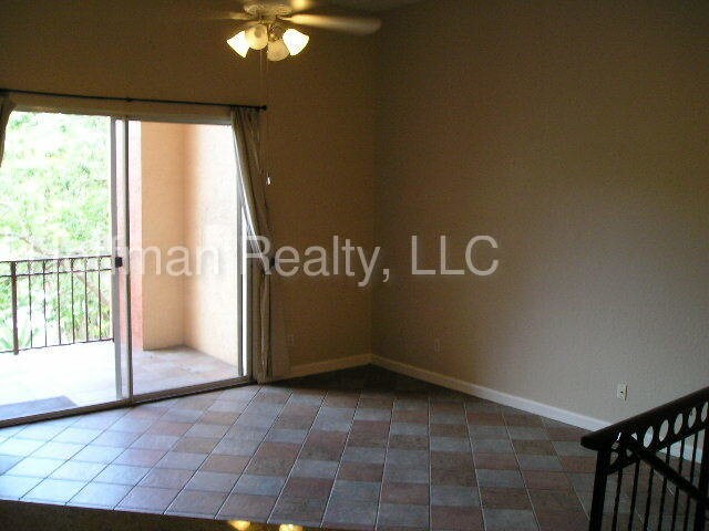 Building Photo - 3-Bed, 2-Bath Condo on Harbor Island