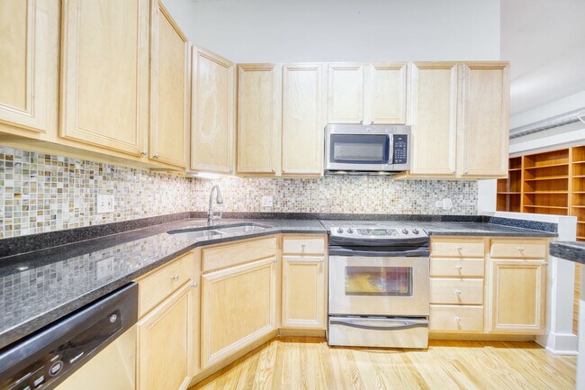 Building Photo - 4751 N Artesian Ave