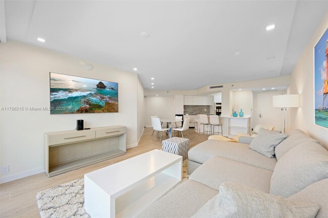 Foto del edificio - 6767 Collins Ave