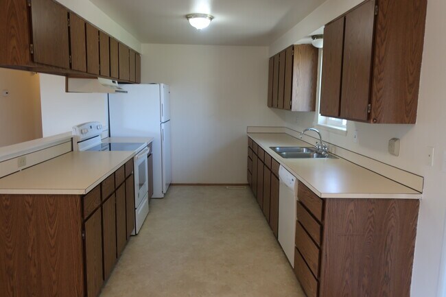 Building Photo - 2975 Riviera Blvd